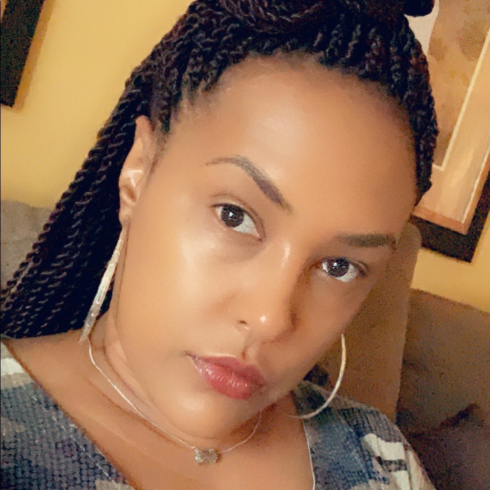 Meet your Posher, Monica